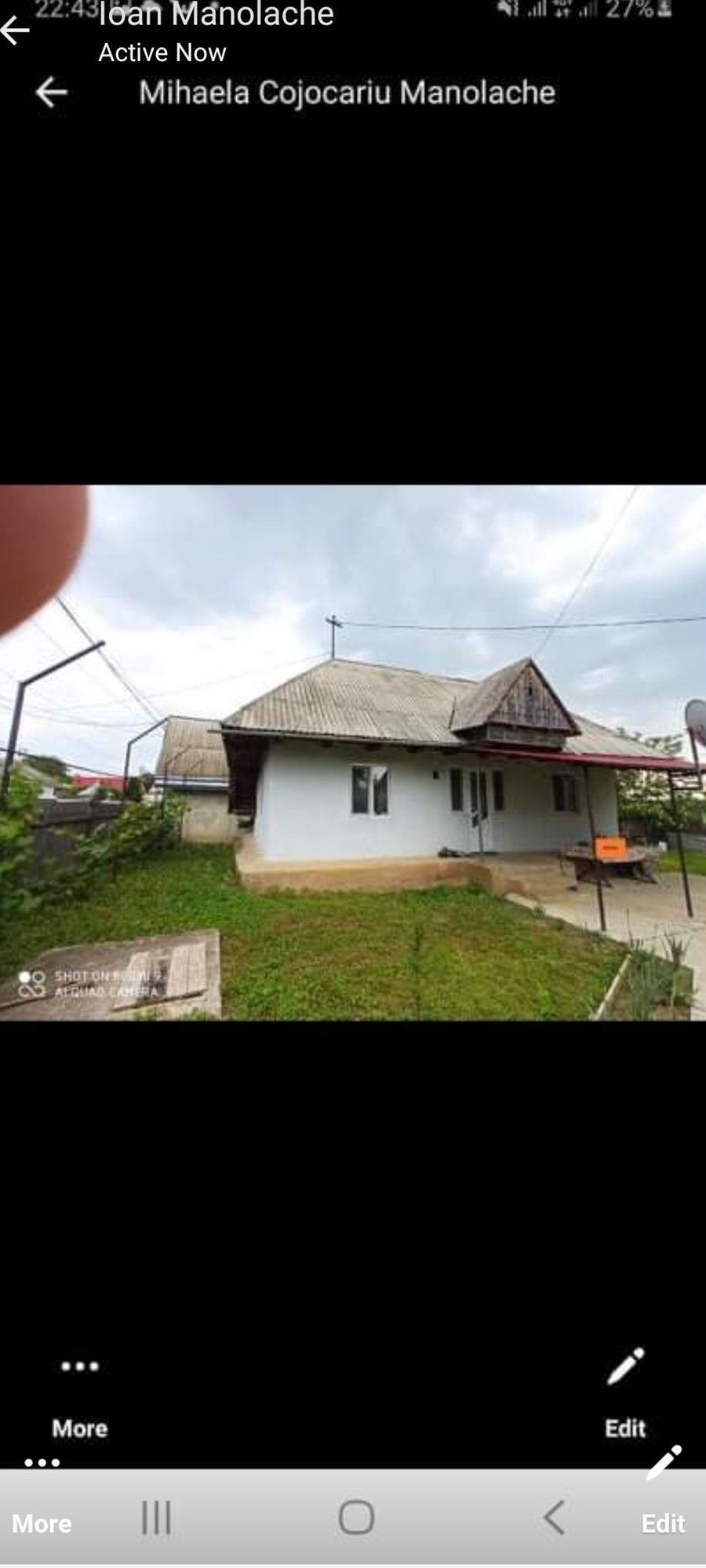 Casa de vânzare cu anexe și livadă.