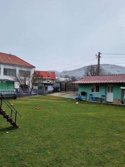 Casa de vanzare cu etaj  cu acte la zi