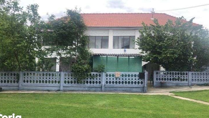 Casa de vanzare cu etaj  cu acte la zi