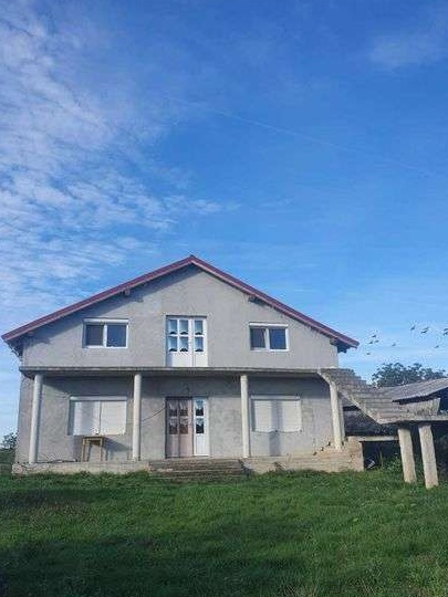 Casa de vanzare cu gradina