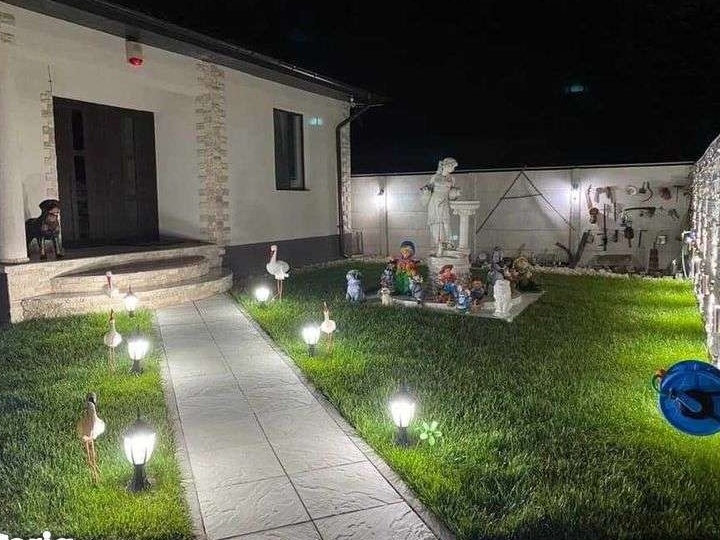 Casa de vanzare cu PISCINA