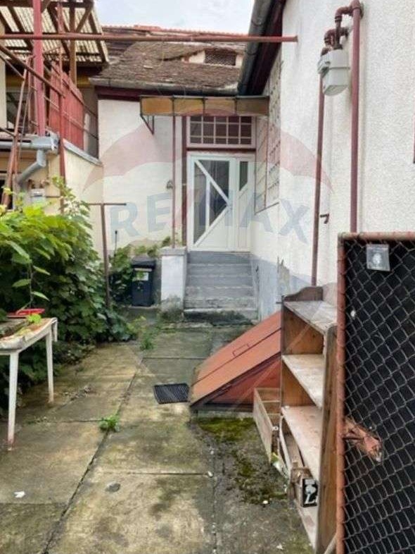 Casa de vanzare cu pivnita si pod mansardabil in Sibiu Resita