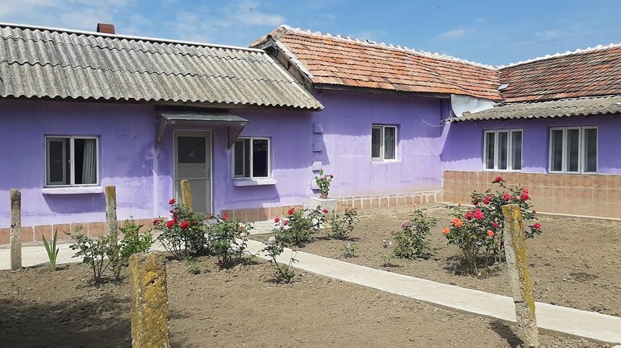 Casa de vanzare cu teren generos