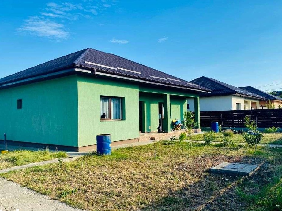 Casă de vânzare în Tomești - 4 camere + teren mare