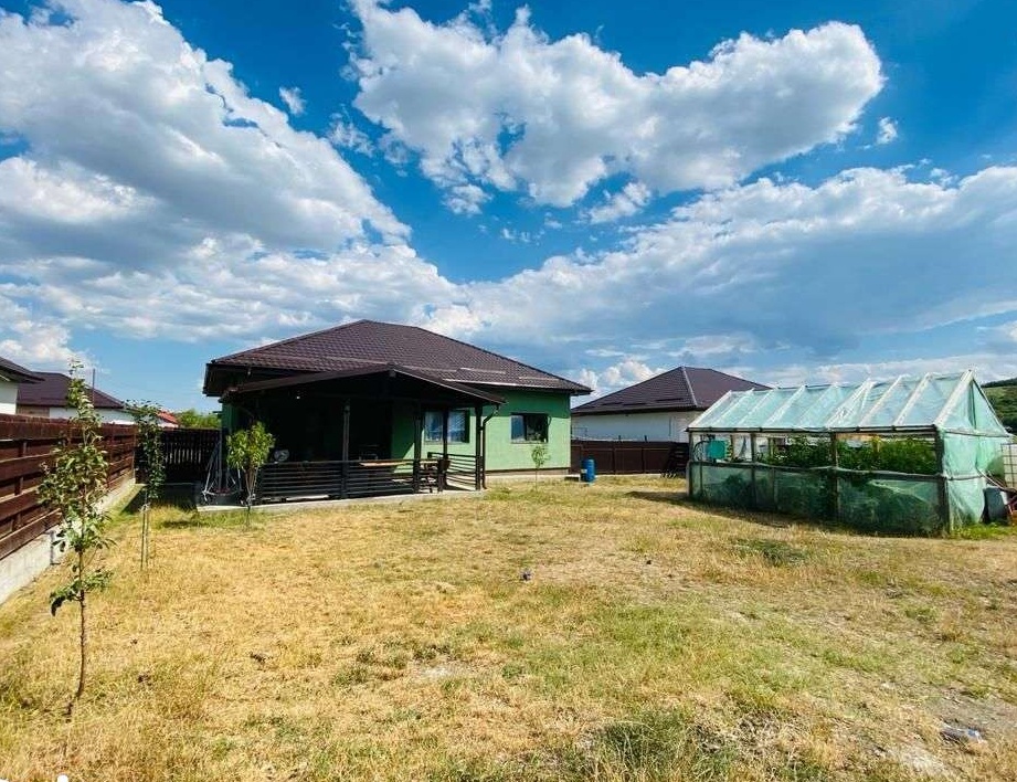 Casă de vânzare în Tomești - 4 camere + teren mare