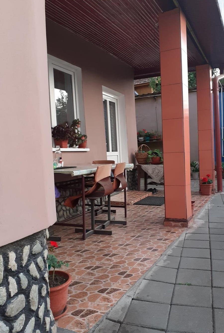 casa de vanzare individuala cu gradina  in zona centrala