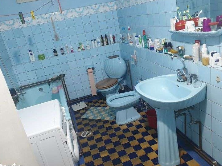 Casa de vanzare intr-o zona linistita !
