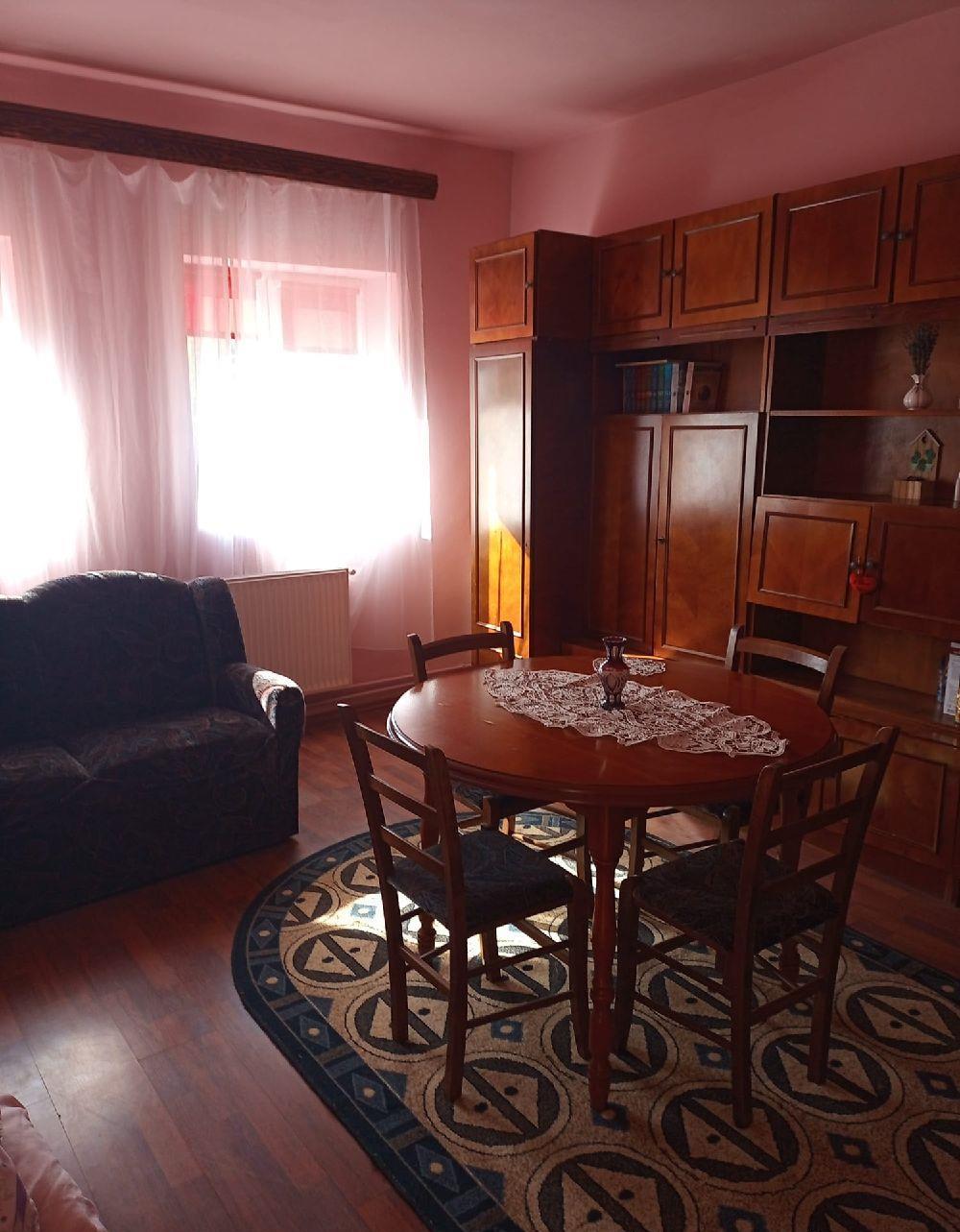 Casa de vânzare la sat