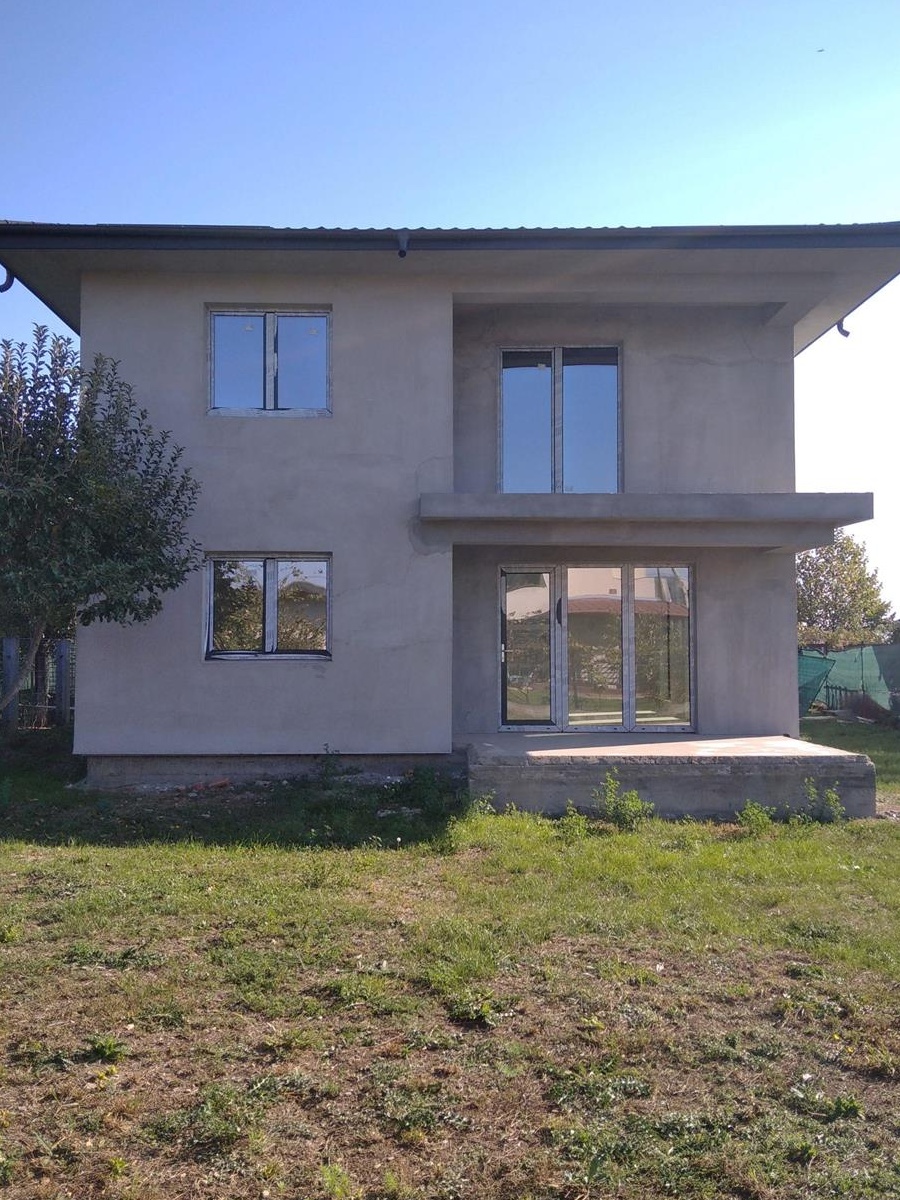 Casa de vanzare P+1E+pod in CORBEANCA Ostratu, teren 625mp,utilitati,asfalt !