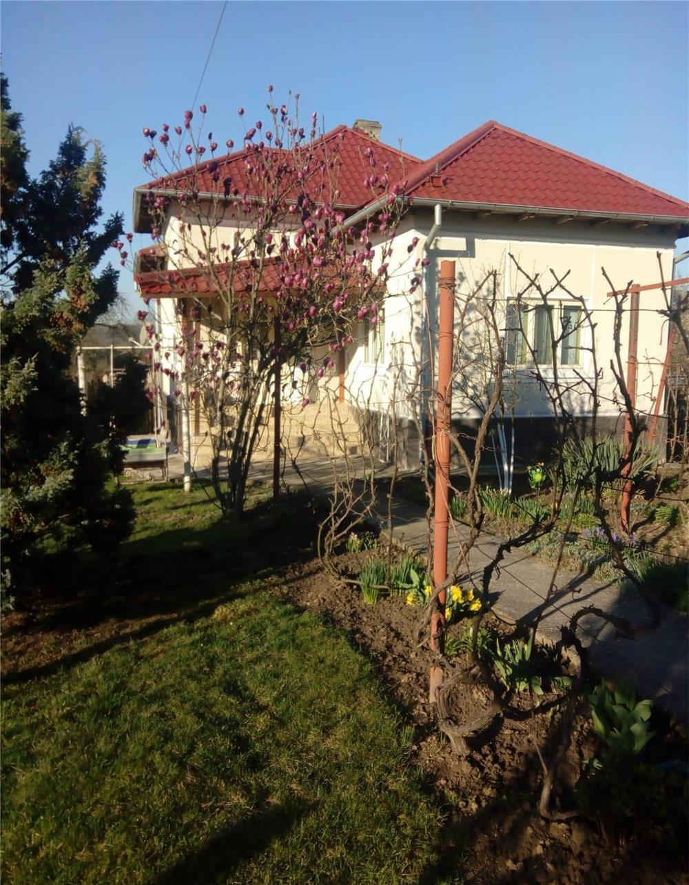 Casa de vanzare+teren in comuna Baiculesti,judetul Arges