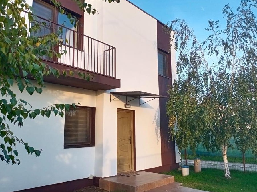 Casa Dumbravita langa padure