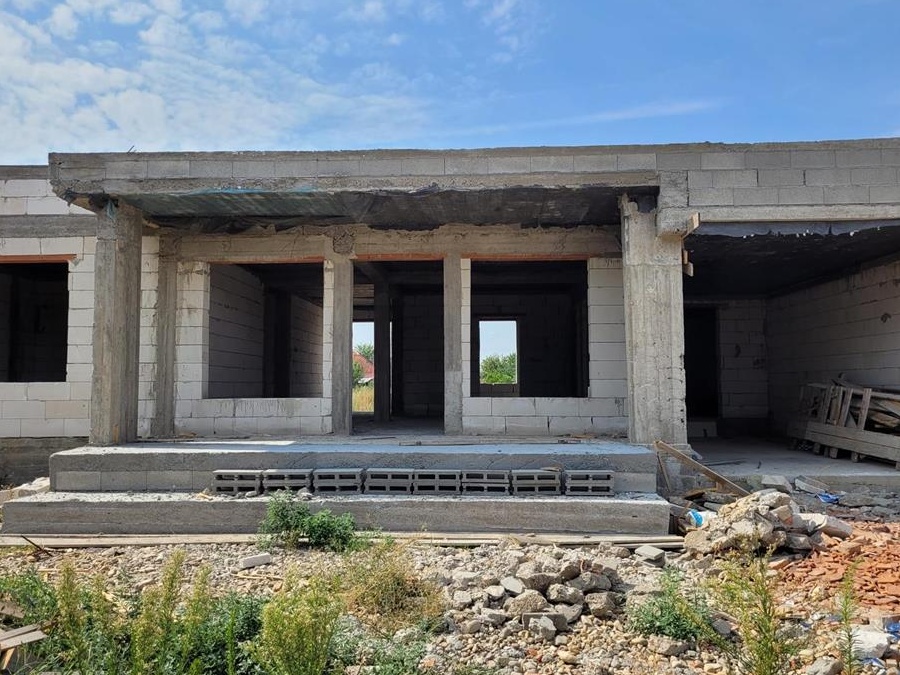 Casa in constructie de vanzare - stil mediteranean