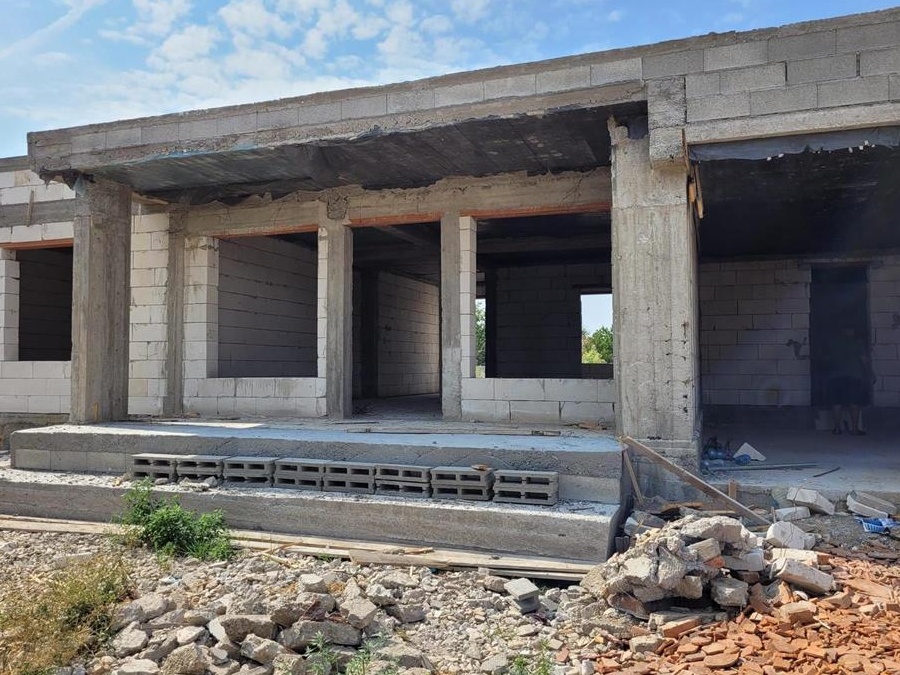 Casa in constructie de vanzare - stil mediteranean