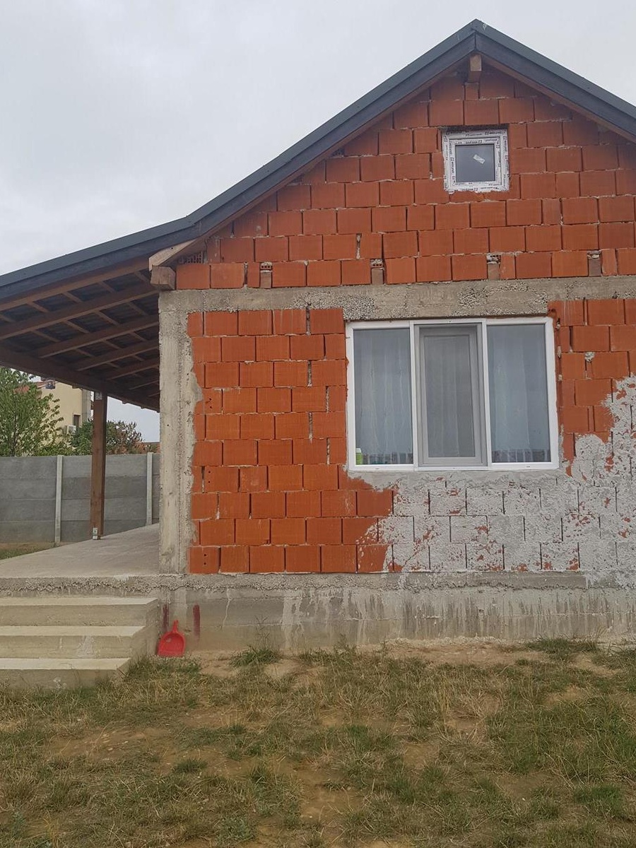 Casa In Paleu. 600 m2, finisata la interior.