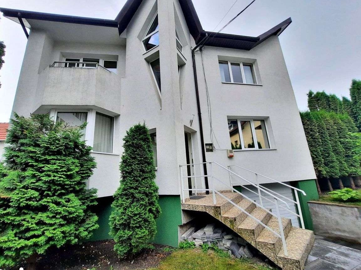 Casa individuala 4 camere, garaj, terasa, curte verde, Andrei Muresanu