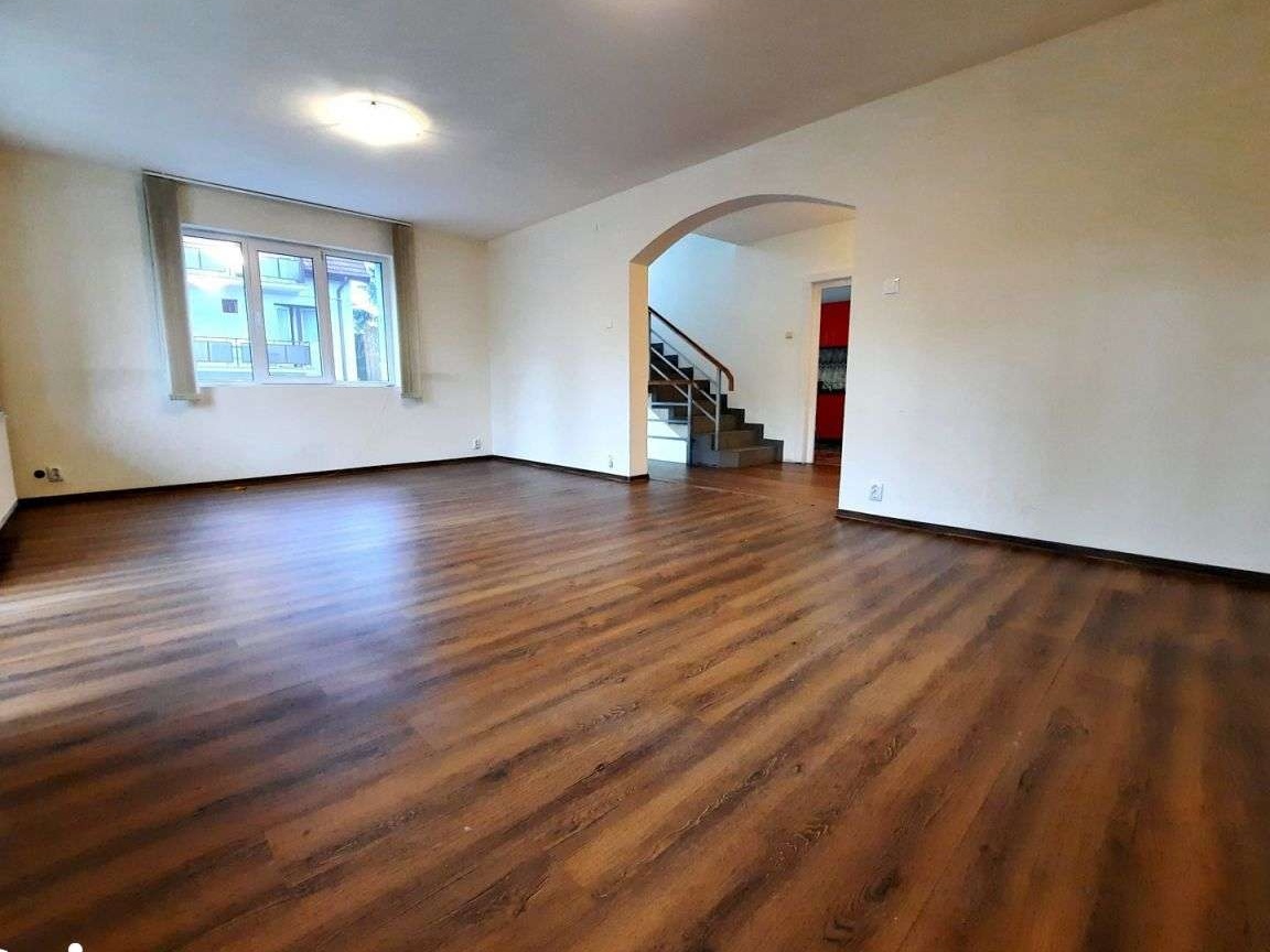 Casa individuala 4 camere, garaj, terasa, curte verde, Andrei Muresanu
