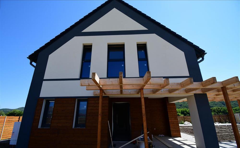 Casa individuala cu 4 camere de vanzare in Talmaciu
