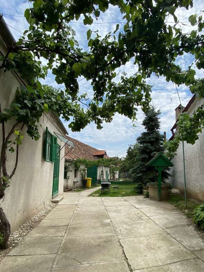 Casă individuala cu 4 camere Sura Mare teren 1350 mp