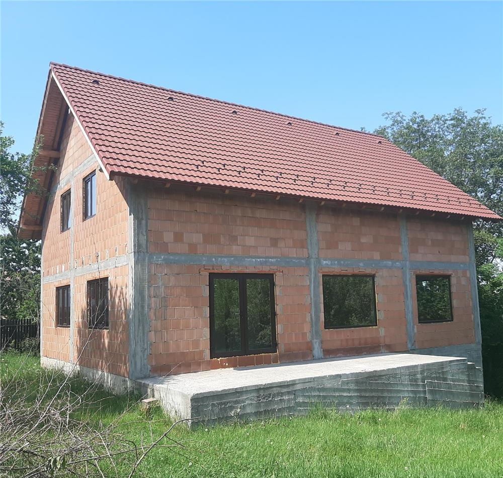 Casa individuala de vanzare la rosu zona linistita Rășinari