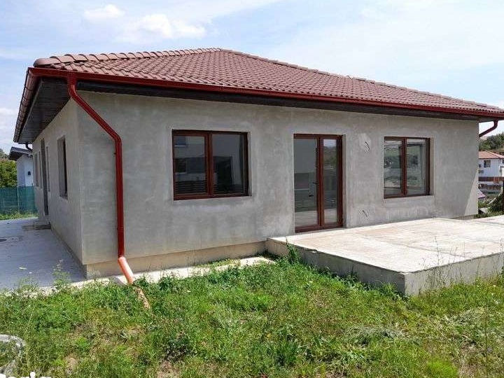 Casa individuala de vanzare teren 500mp, utili 164mp, Dezmir