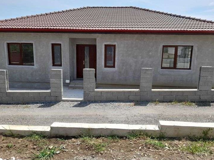 Casa individuala de vanzare teren 500mp, utili 164mp, Dezmir