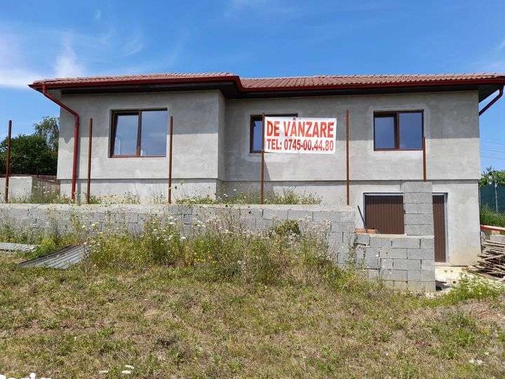Casa individuala de vanzare teren 500mp, utili 164mp, Dezmir