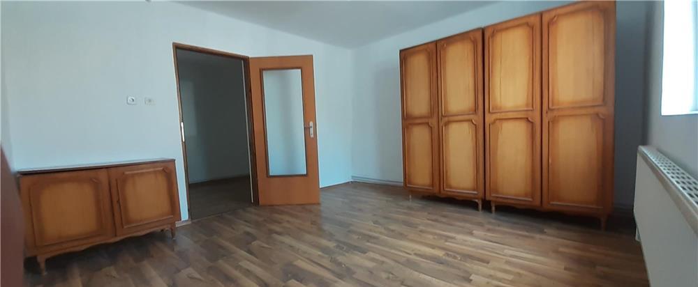 Casa individuala in oras. Gradina.Garaj.