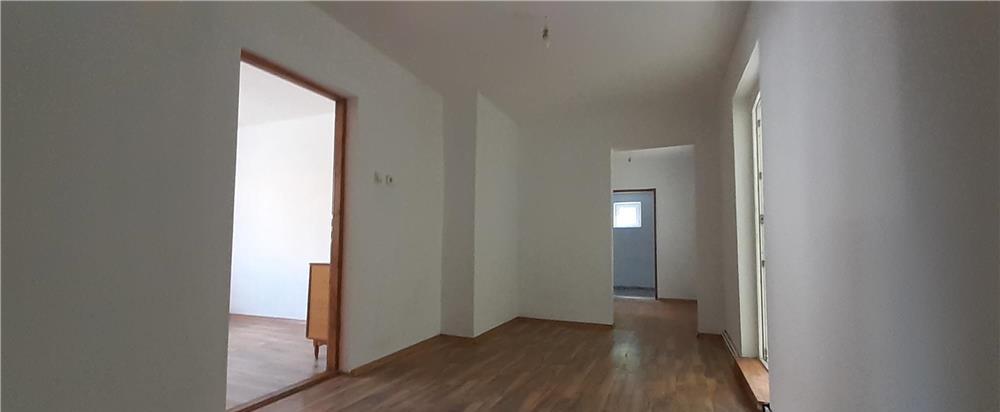 Casa individuala in oras. Gradina.Garaj.