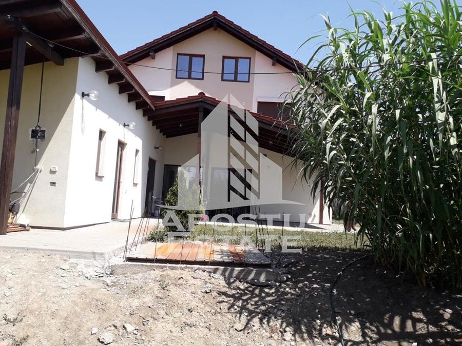 Casa individula ,cu spatiu comercial,Aleea Ghirodei