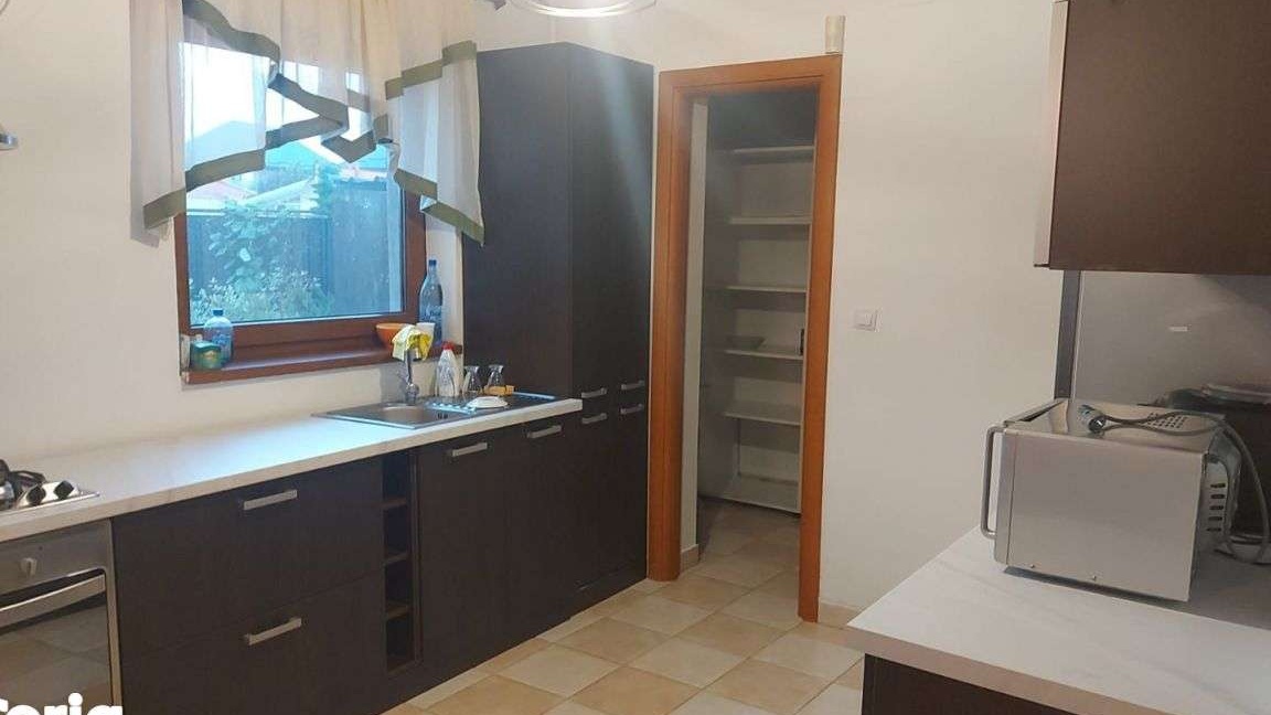 Casa insiruita, 100 mp 3 camere,  gradina,  parcare, zona Buna Ziua