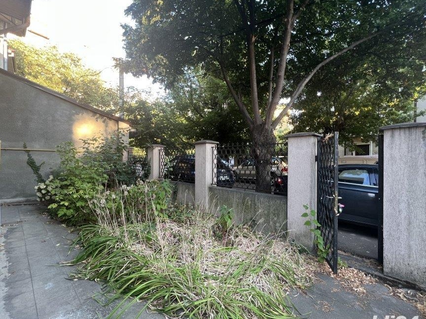 Casa interbelica cu teren de 295 mp cartier elegant, renovabila