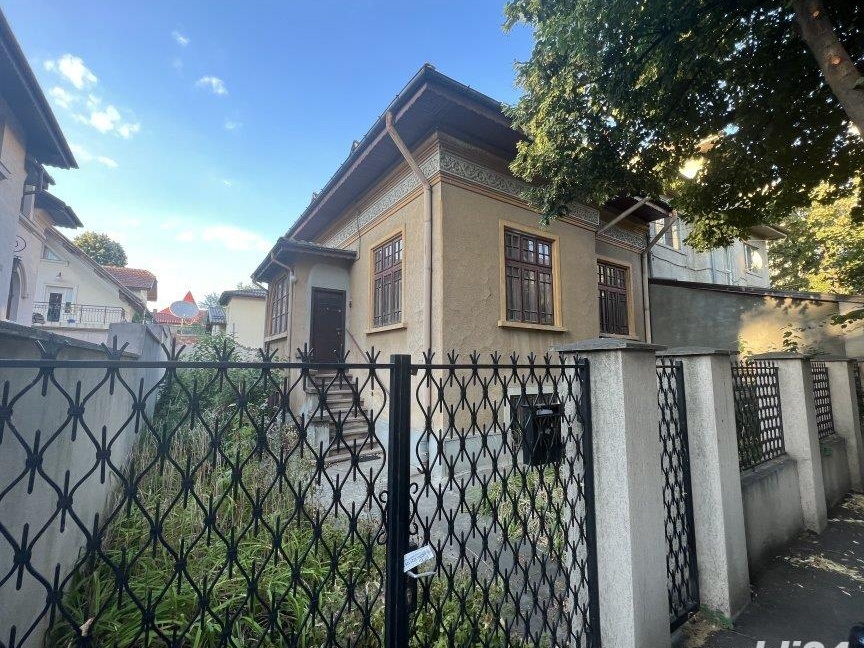 Casa interbelica cu teren de 295 mp cartier elegant, renovabila