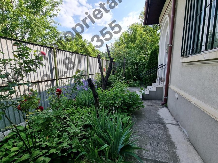Casa la 50 m de metrou Jiului