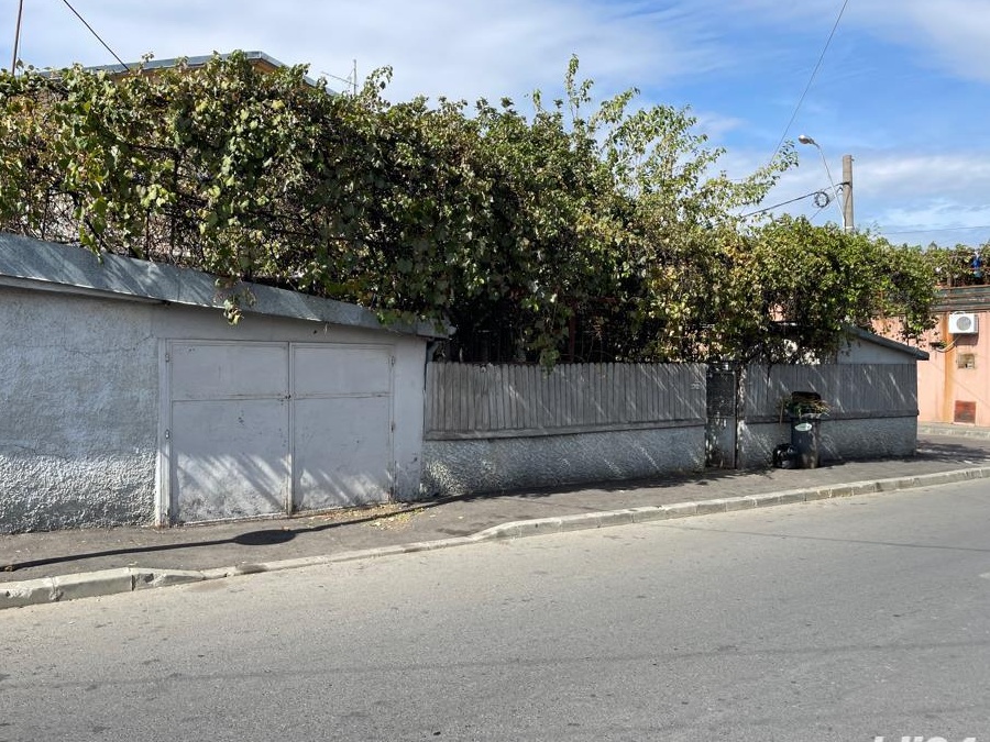 Casa la curte 4 camere plus garaj , propietar !