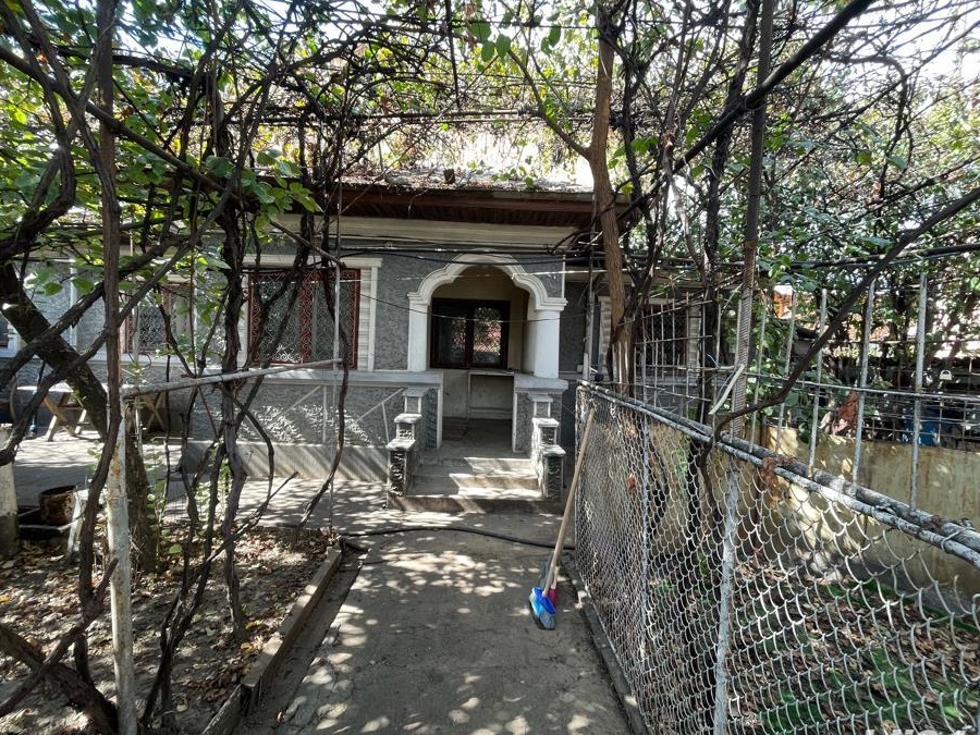 Casa la curte 4 camere plus garaj , propietar !
