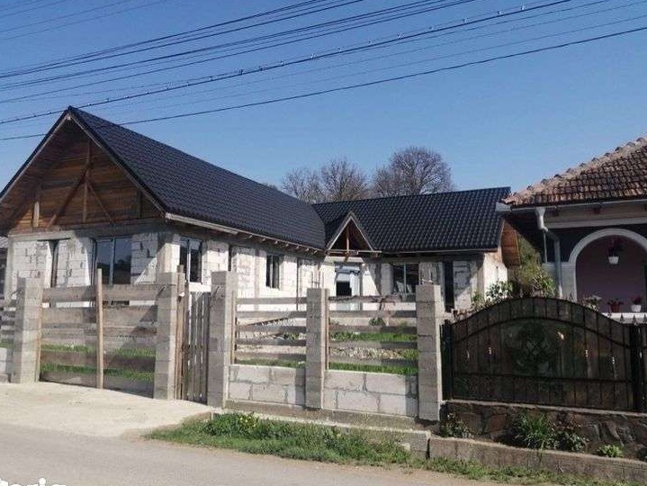 CASĂ LA ROȘU 120 mp locuibili + 220 mp mansardă