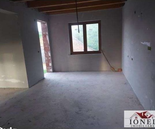 Casa la rosu inscrisa in CF.de vanzare in Alba Iulia