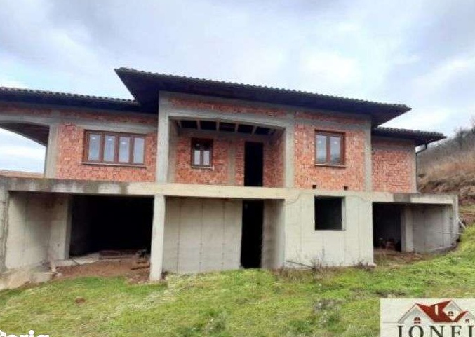 Casa la rosu inscrisa in CF.de vanzare in Alba Iulia