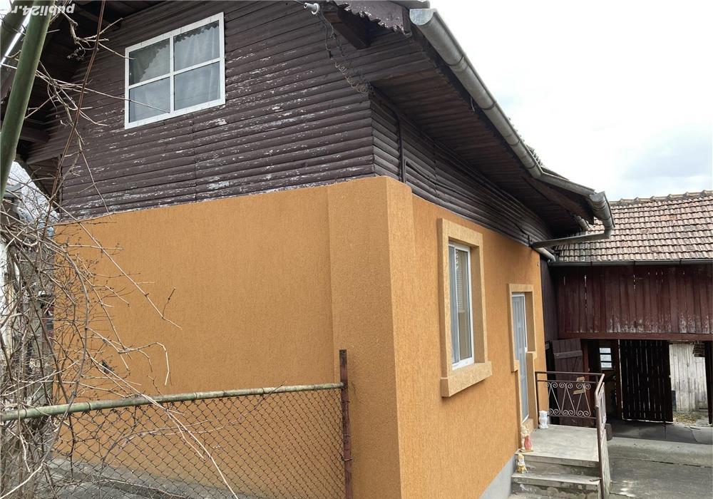 Casa modesta cu livada Buciumeni, Dambovita