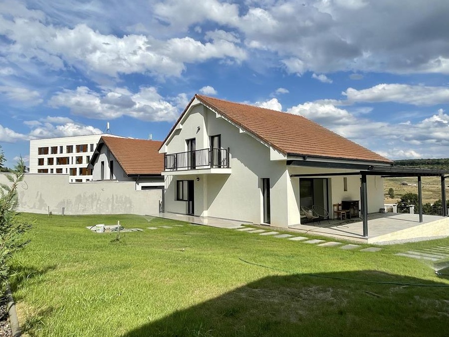 Casa noua cu 4 dormitoare in Baile Felix in vecinatatea complexului President