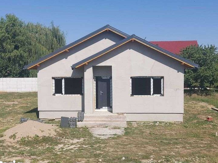 Casa noua de vanzare in Osorhei la intrarea dinspre Oradea