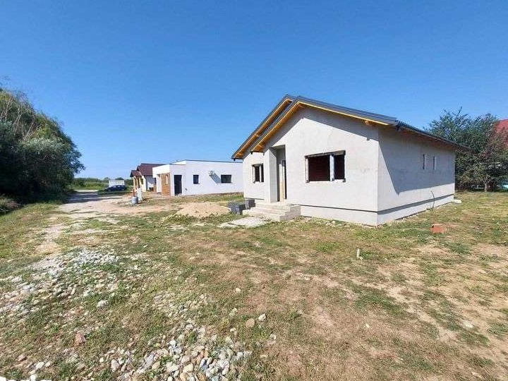 Casa noua de vanzare in Osorhei la intrarea dinspre Oradea