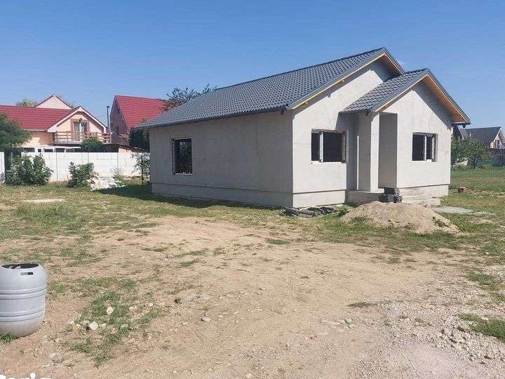 Casa noua de vanzare in Osorhei la intrarea dinspre Oradea