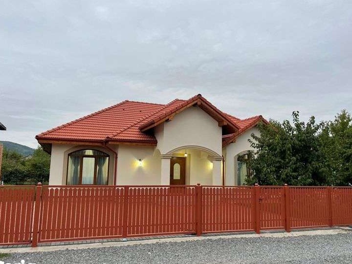 Casa Noua La Cheie