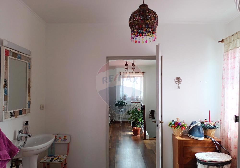 Casă P+1+M de vânzare în Lacu Sărat