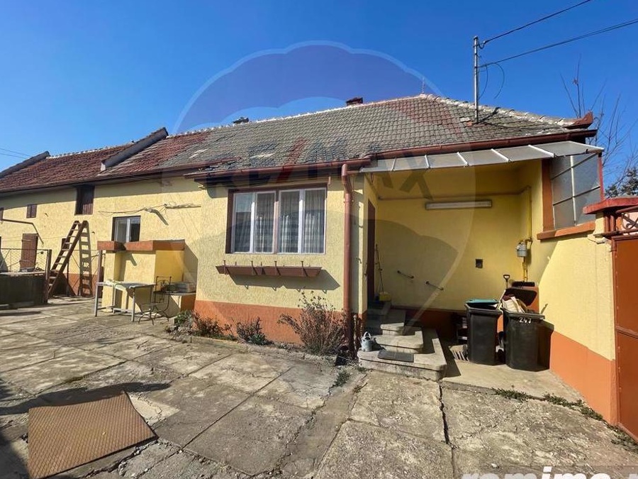 Casa Sanpetru curte si gradina