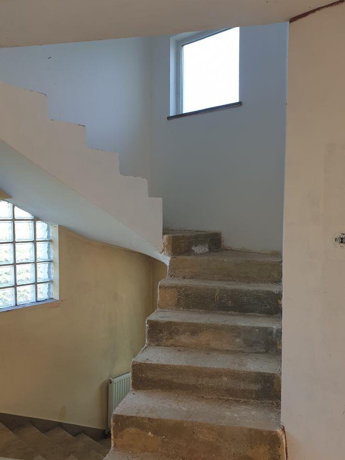 casa seminisata centura