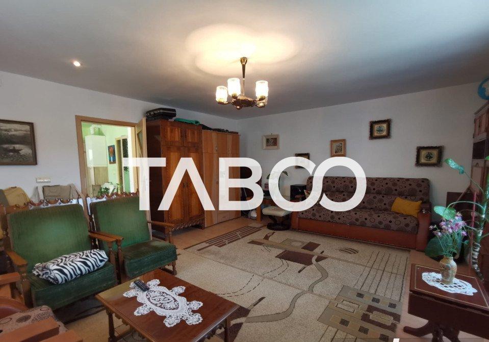 Casa si curte de vanzare 500 mp zona Livezii Fagaras judetul Brasov