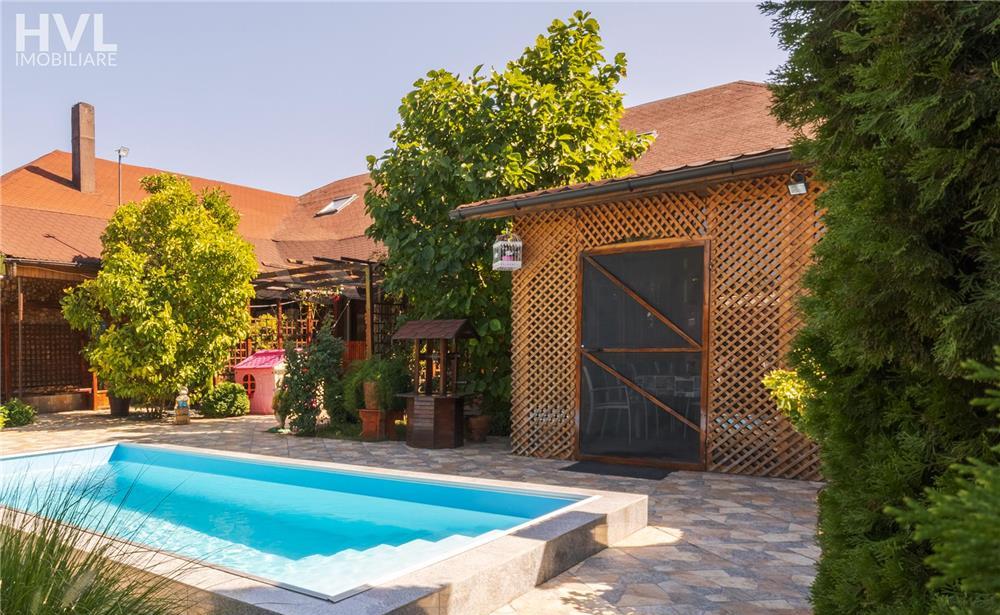 Casa si spatiu comercial de vanzare in Curtici