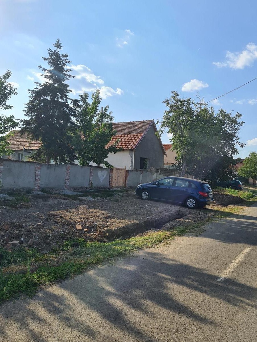 Casa si teren Petrovaselo
